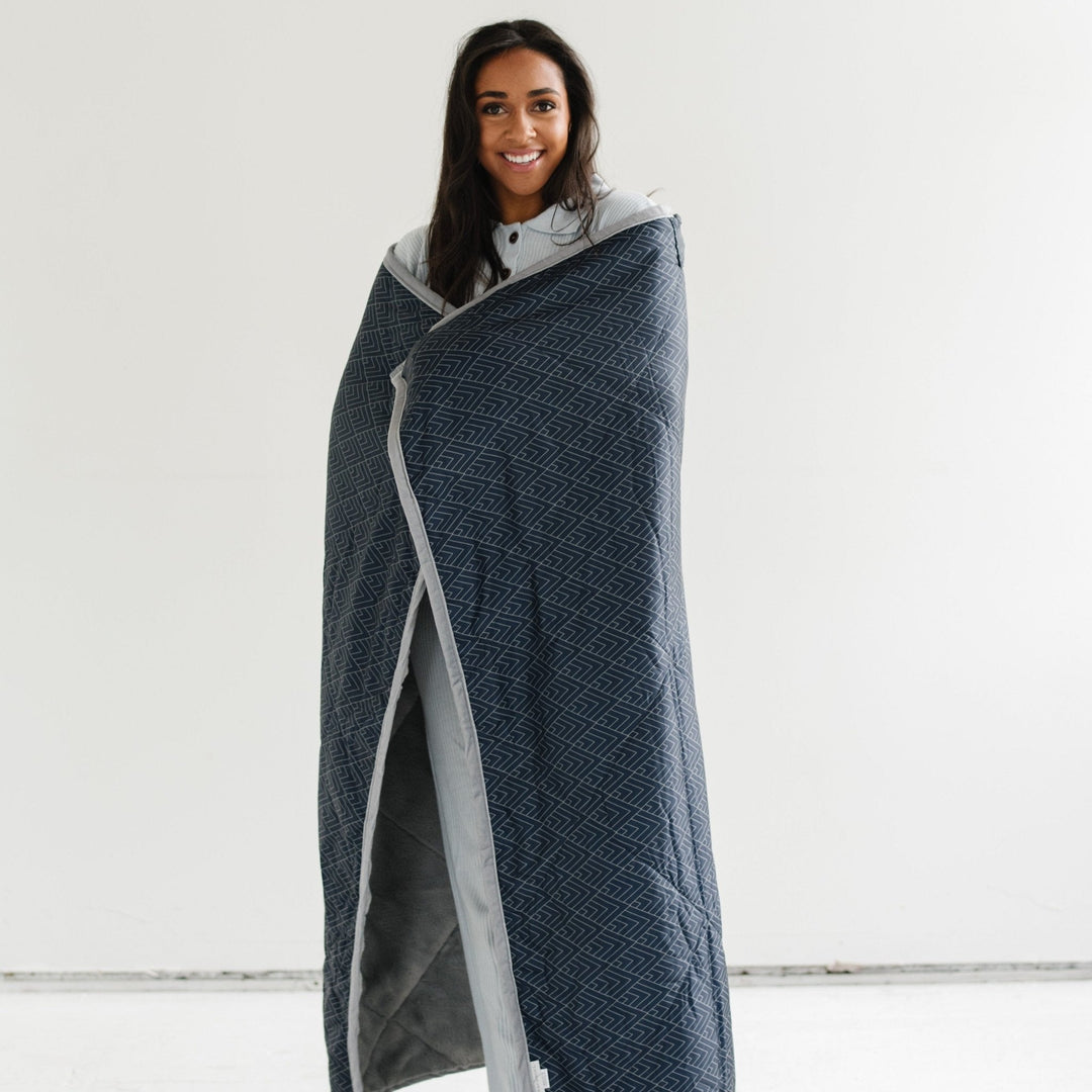Toddlers love the Saranoni Outdoor Blanket in Summit, an outdoor throw blanket designed for comfort.