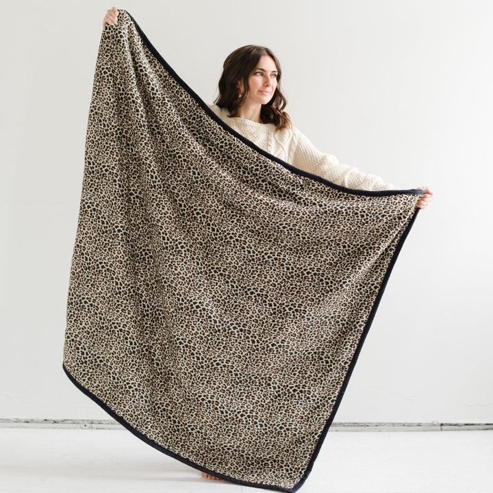 Saranoni Outdoor Blanket Leopard, baby boy blankets designed for comfort and outdoor fun.