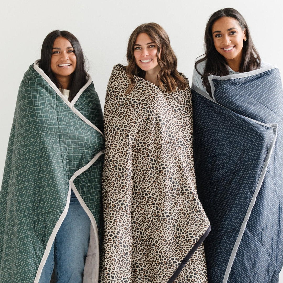 Experience cozy outings with Saranoni Outdoor Blankets, a top pick among best baby blankets.