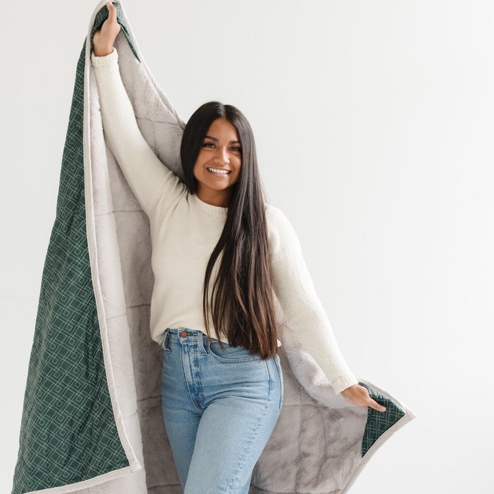 Soft outdoor comfort comes with Saranoni Outdoor Blanket Valley, a perfect baby girl blanket for playtime.