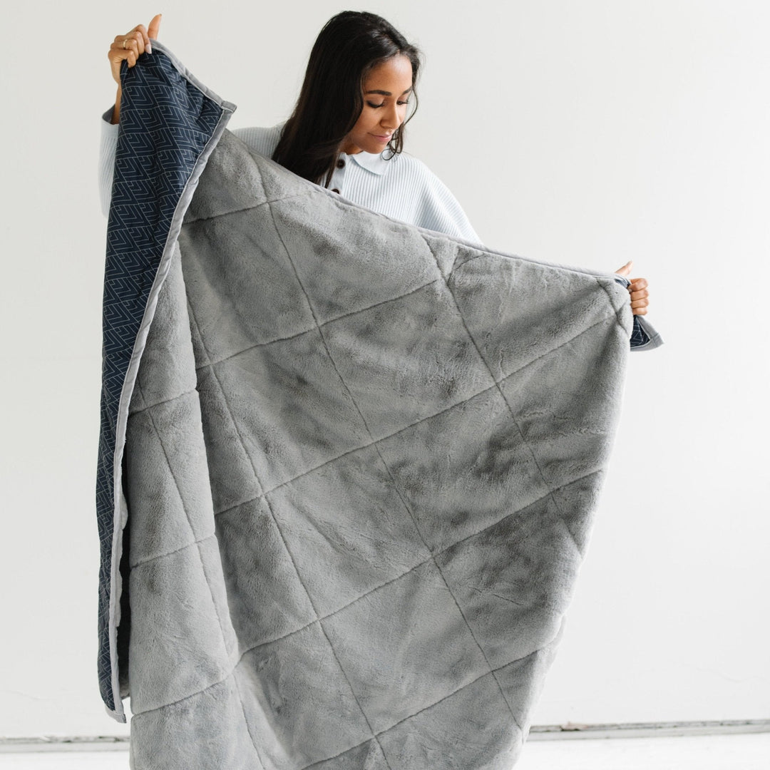 Saranoni Outdoor Blanket in Summit, baby boy blankets that combine comfort and easy portability.