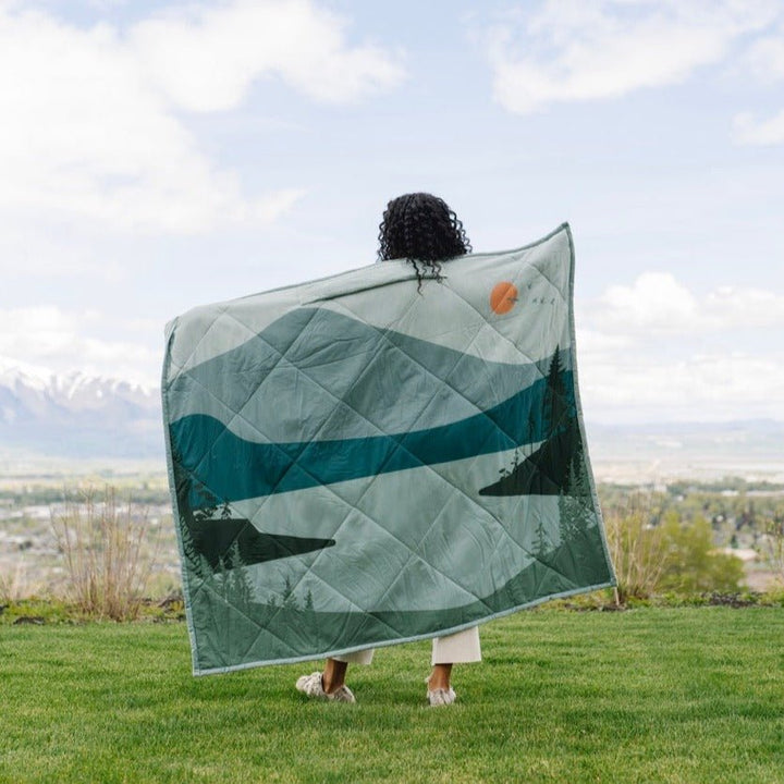 Picnic-ready Saranoni Outdoor Blanket Glacier makes one of the best baby blankets for outdoor fun.