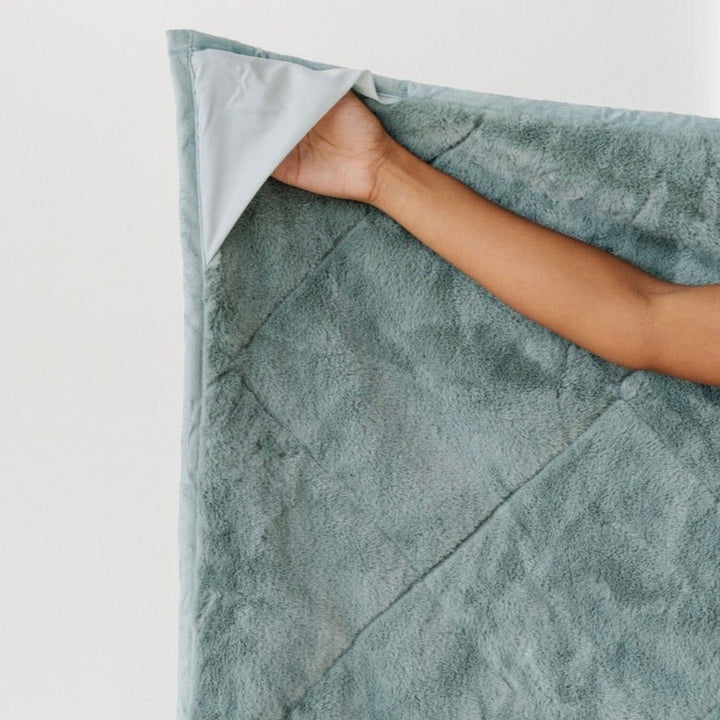 Bring warmth anywhere with Saranoni Outdoor Blanket Glacier, perfect soft baby blankets for outings.