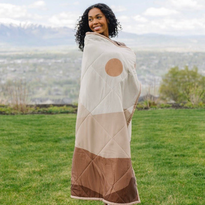 Keep your little one warm with Saranoni Outdoor Blanket in Cedar Break, a soft baby blanket must-have.