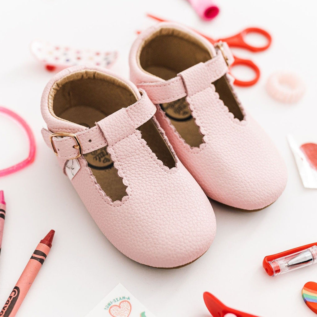 Pink t-bar scalloped toddler leather shoes