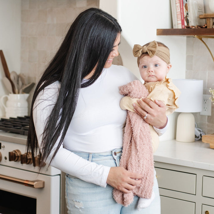 Cameo Saranoni Ribbed BAMBONI¨ Mini Blanket blends comfort and elegance, ideal for the best baby blanket collection.