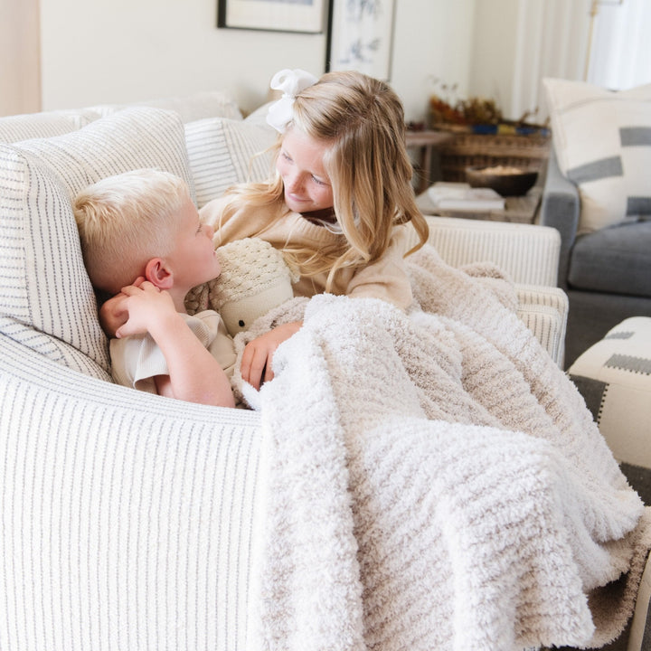 Let your toddler enjoy comfort with Saranoni Ribbed BAMBONI¨ Blanket in Moonbeam, cozy and plush.