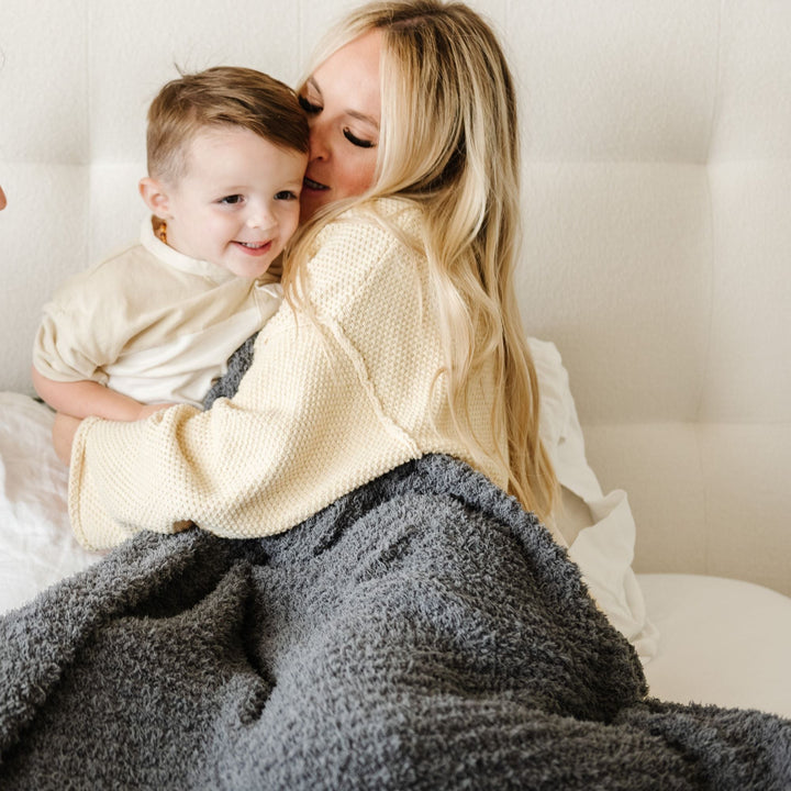 Keep toddlers warm with Saranoni Ribbed BAMBONI¨ Blanket Charcoal, a perfect toddler blanket.