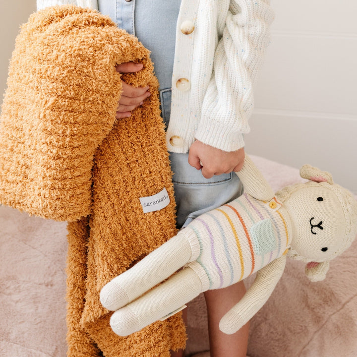 Saranoni Ribbed BAMBONI¨ Blanket Golden is a stylish and comfy baby girl blanket.