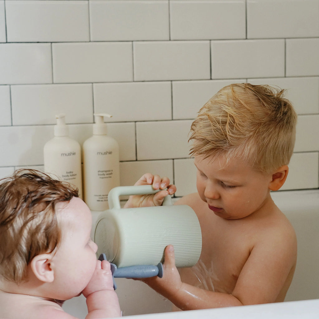 toddlers with mushie rinse cup