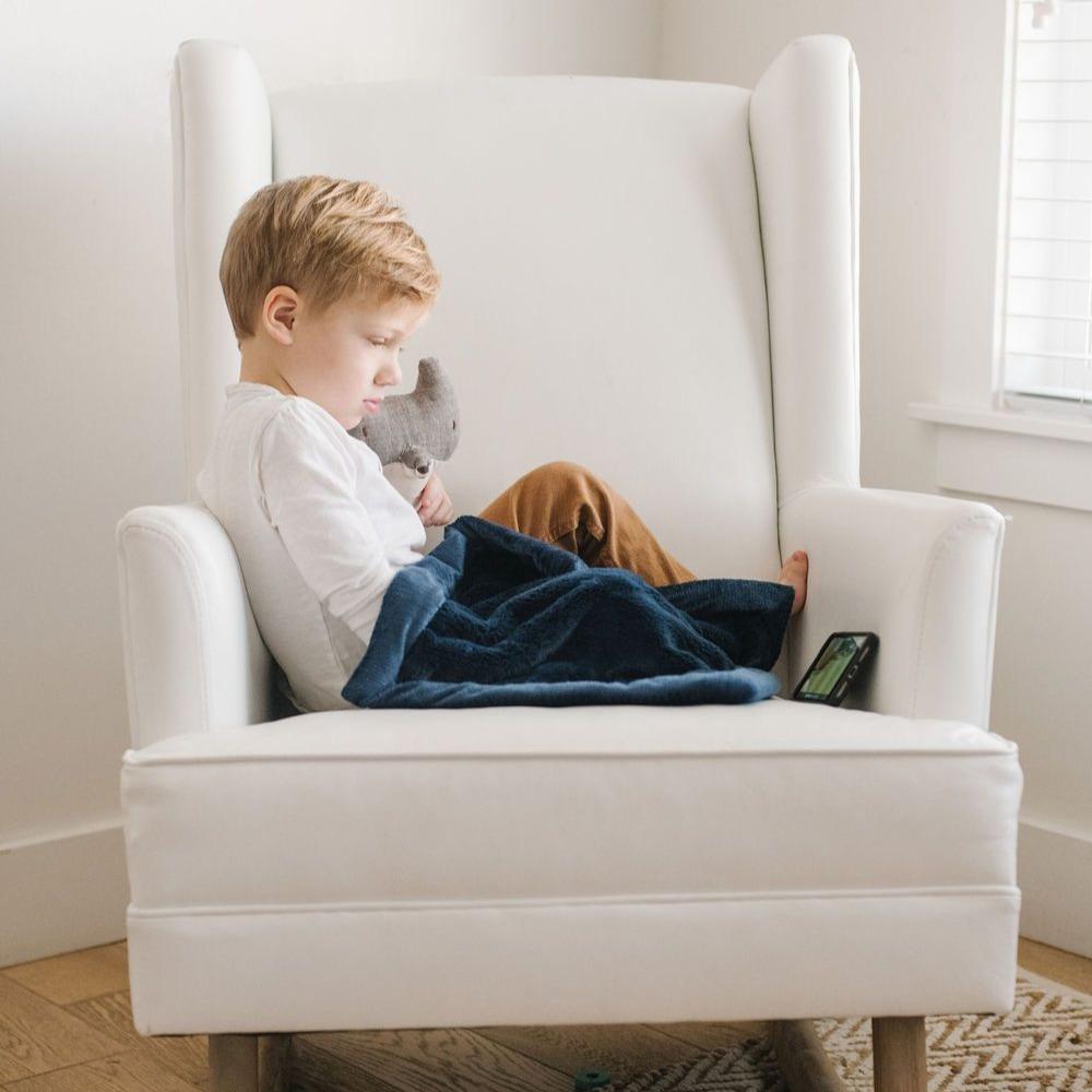 Navy Lush Mini Blanket from Saranoni keeps babies warm and snug with plush comfort in baby blankets use.
