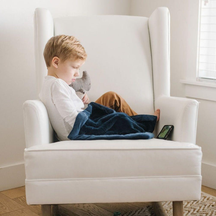 Navy Lush Mini Blanket from Saranoni keeps babies warm and snug with plush comfort in baby blankets use.
