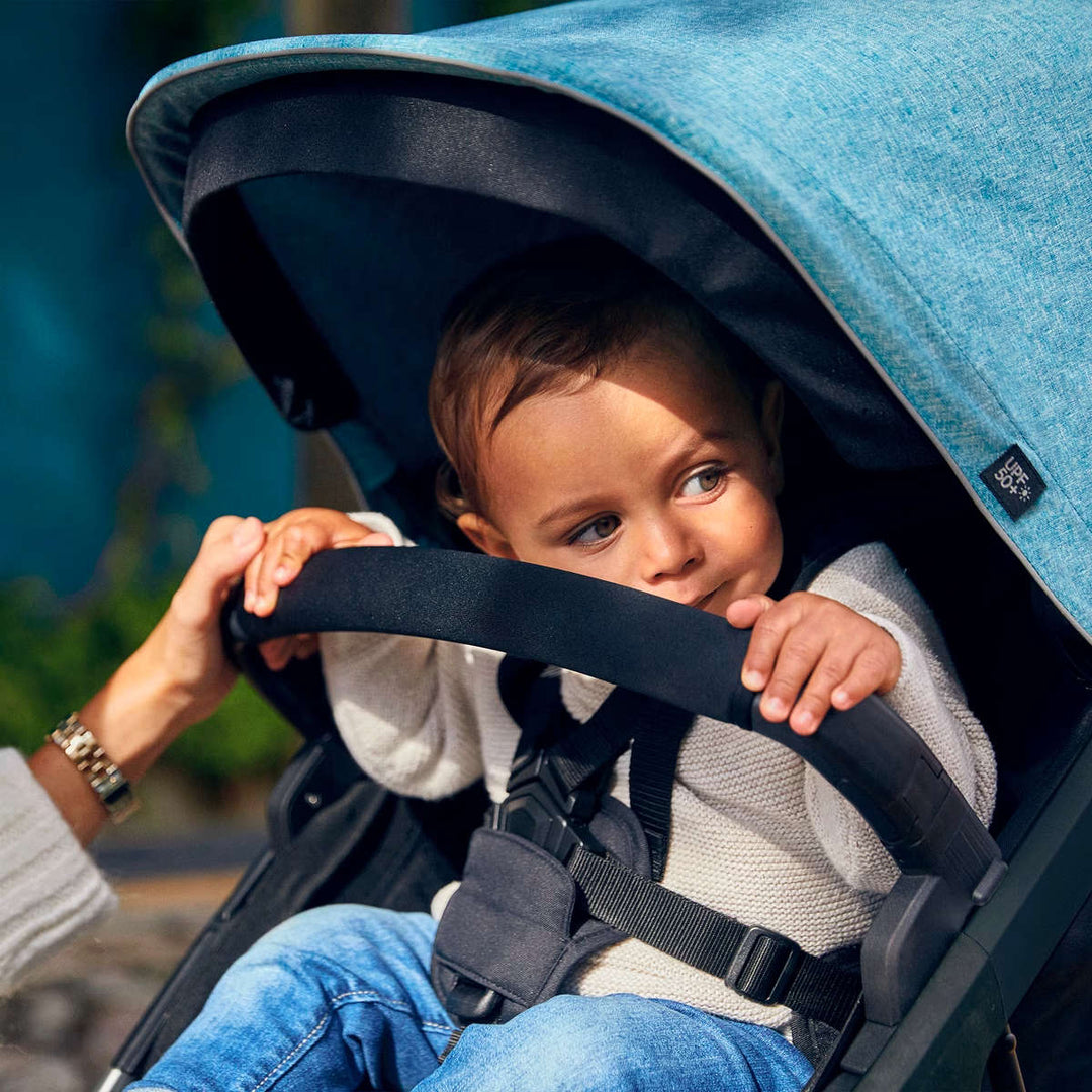 Thule Spring Bumper Bar close-up – cushioned bumper bar showing attachment mechanism and soft padding detail