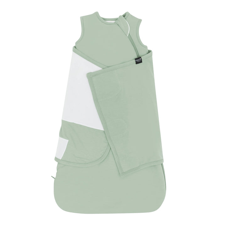 With a calm neutral look, the Kyte Baby Sleep Bag Swaddler XS in Thyme becomes a reliable sleep sack for newborn