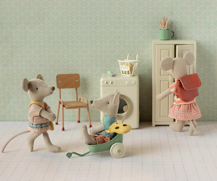 Maileg Tricycle Mouse Big Sister Coral side view – coral-dressed Maileg mouse doll on collectible miniature tricycle