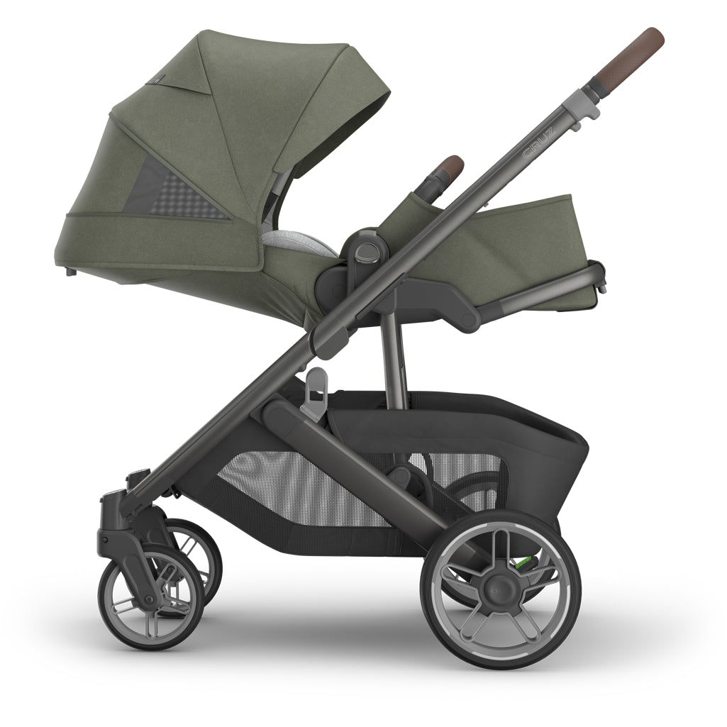 Extended canopy on uppa baby  Cruz V3 Stroller Evelyn, designed as travel system stroller with UPF 50 shade