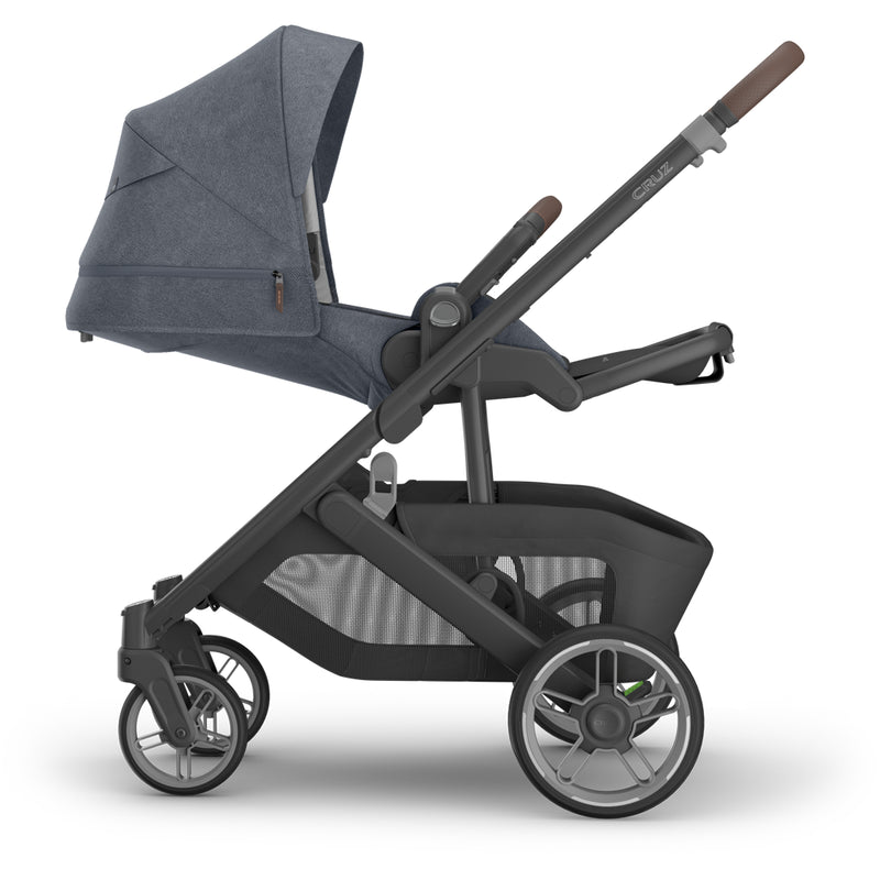 Peekaboo window view of Uppababy Cruz V3 Stroller Julian, great suspension and comfort for infant stroller use