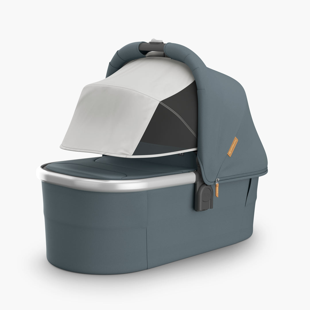 bassinet from UPPAbaby for V3 in Callum blue/gray