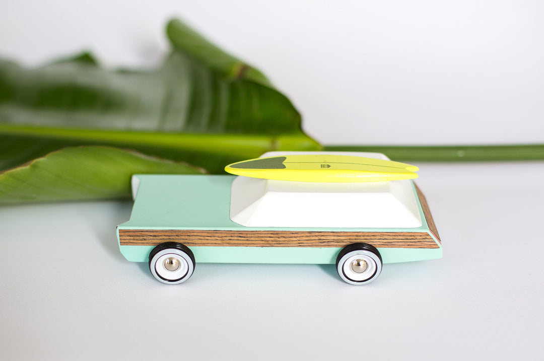 Side view of Plantoys Woodie Redux wooden toy car, a charming wooden car toy for toddlers.