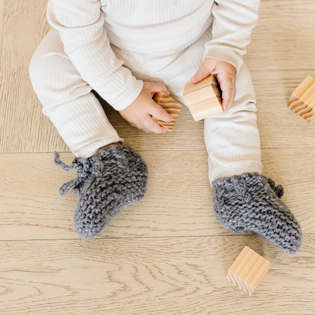 infant knit shoes