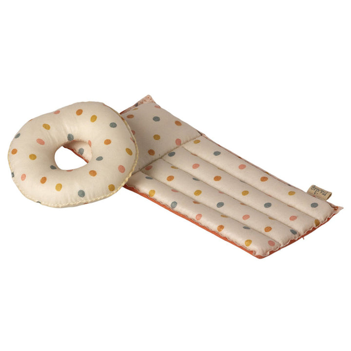 Maileg Multidot circle flower and air mattress.
