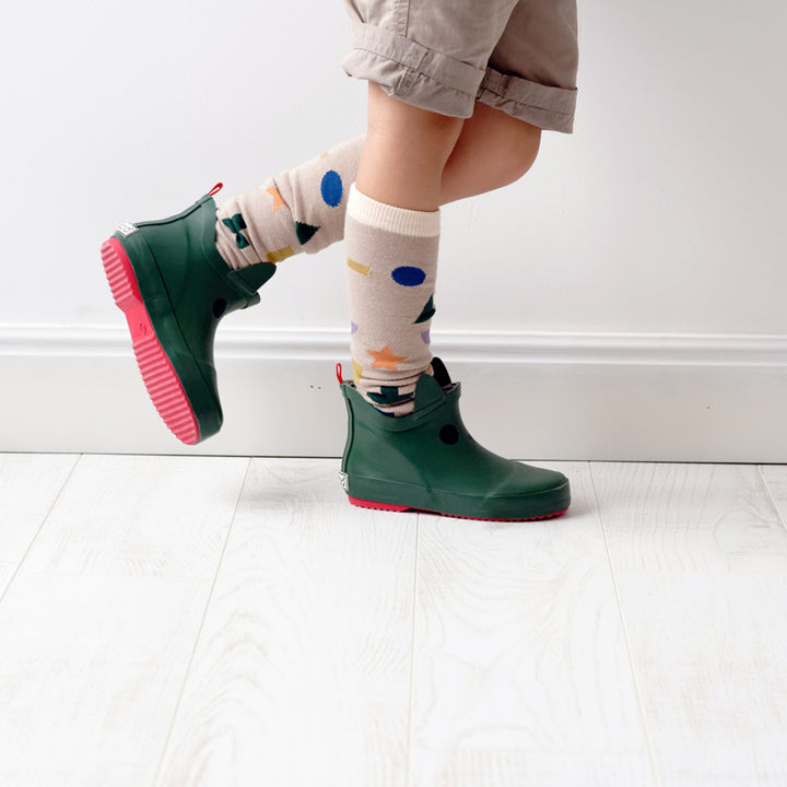 Child wearing Boxbo Green Cat Face Kerran Rain Boots for Kids
