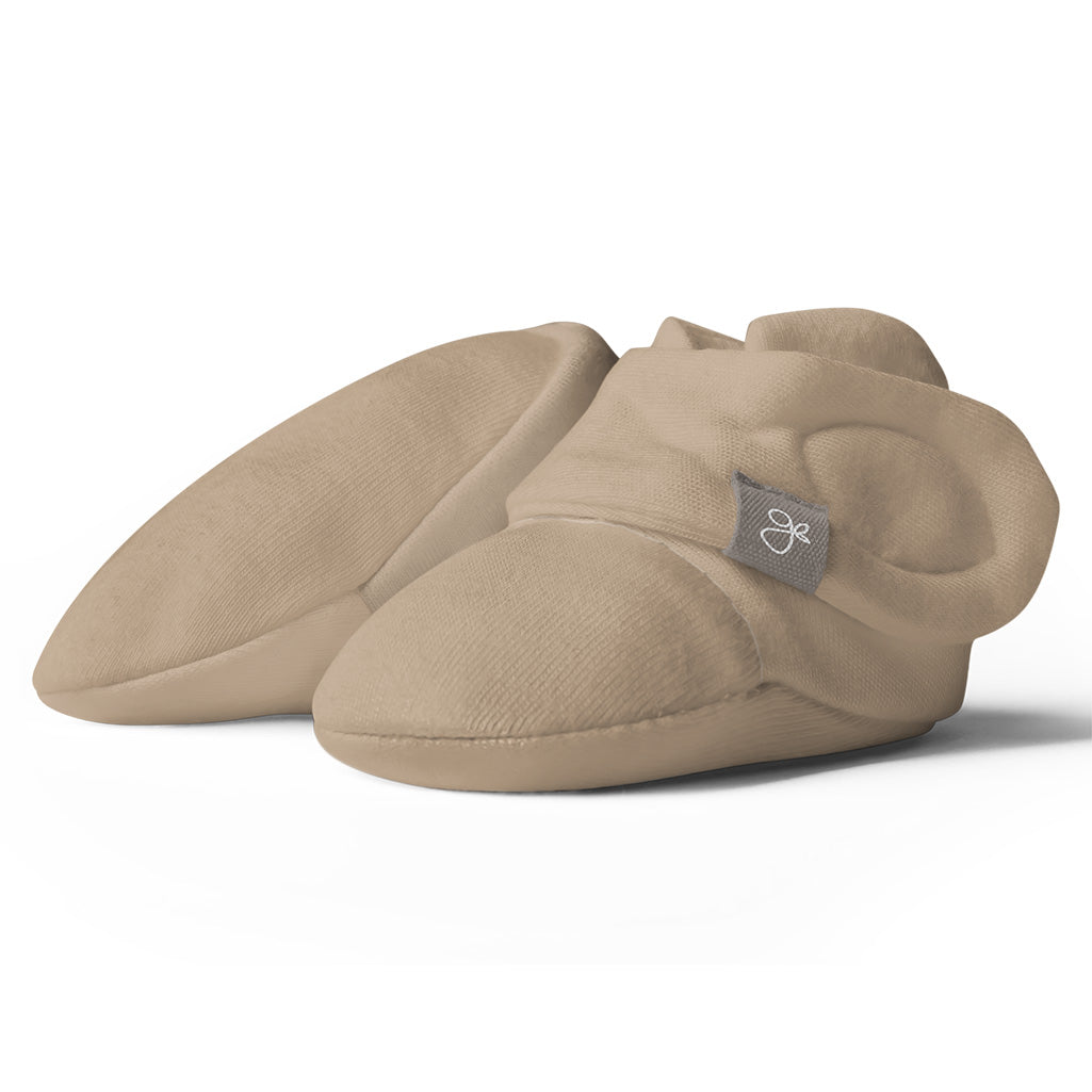 GoumiKids baby booties in Sandstone