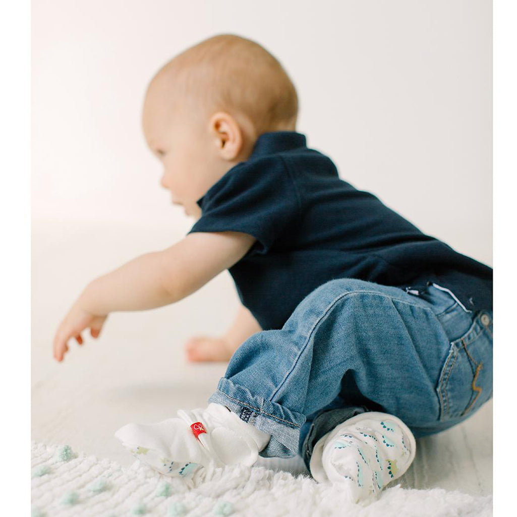 Goumi Dino baby booties