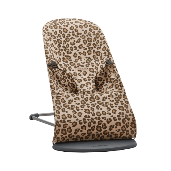 Outlet Baby Bjorn Bouncer Bliss Cotton - Leopard. The NEW BabyBjorn Bouncer Bliss is an ergonomic and naturally rocking baby bouncer. Your baby can play or rest beside while your hands are busy around the house. The Bliss uses your own baby's movement to set the bouncer gently rocking.