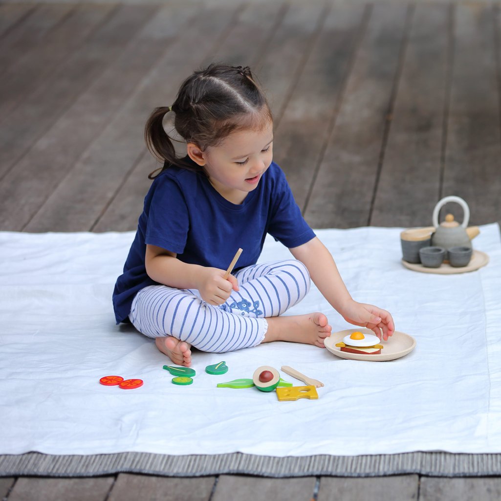 PlanToys kids play kitchen breakfast menu