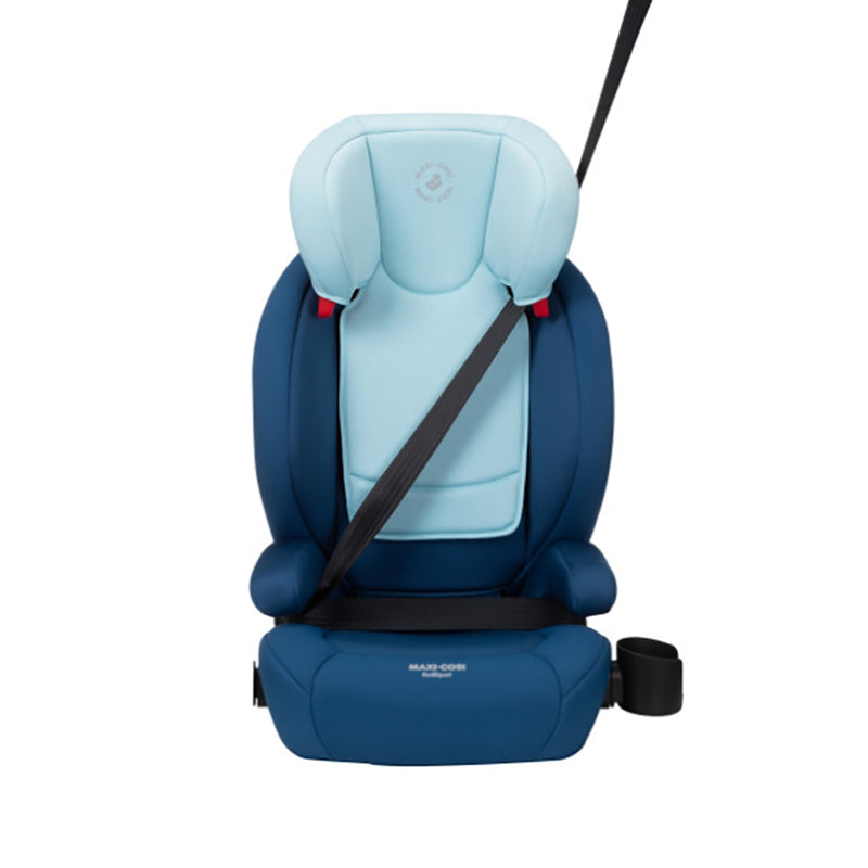 Maxi-Cosi RodiSport in Blue with seat belt, designed for safety as a car seat.