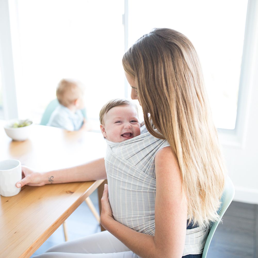  Ergo baby Aura Baby Wrap in grey stripes