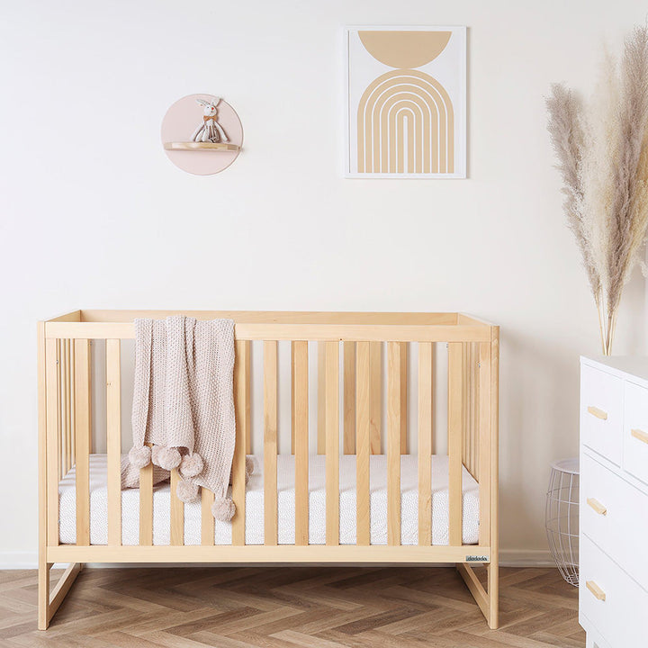 dadada's Austin 3-in-1 Convertible crib in Natural