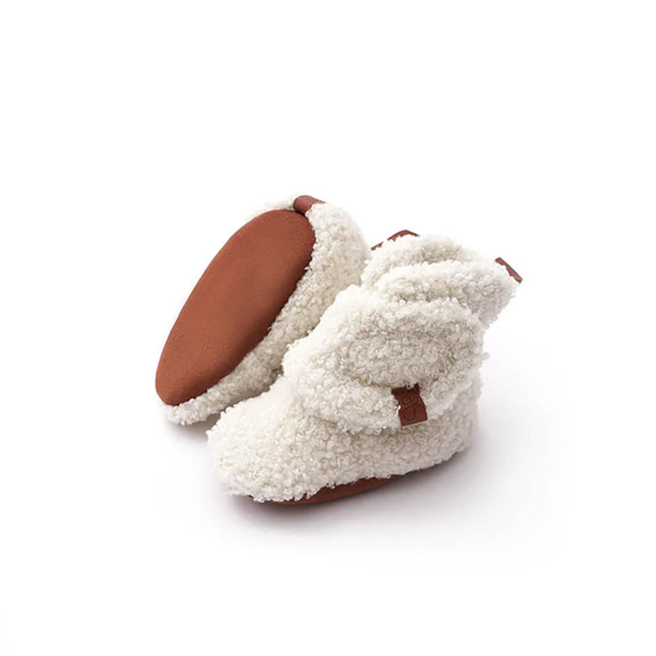 goumikids Alabaster Sherpa baby booties